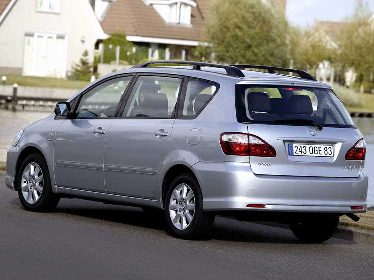 Комплектация и опции: что предлагает Toyota Avensis Verso